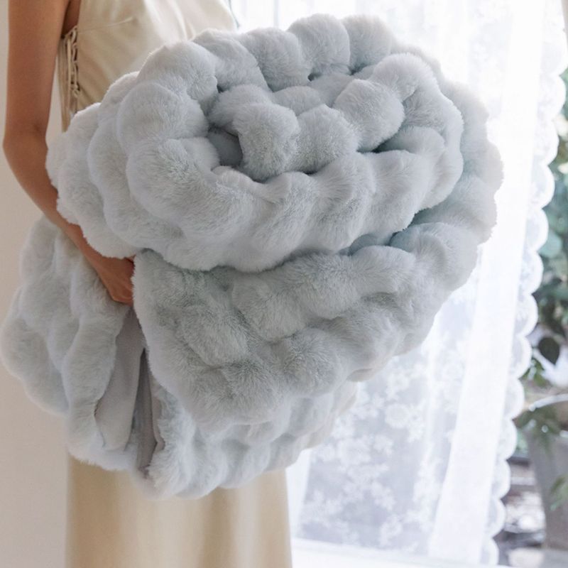 Kuschelzeit! Weiche flauschige Decke und Kissen