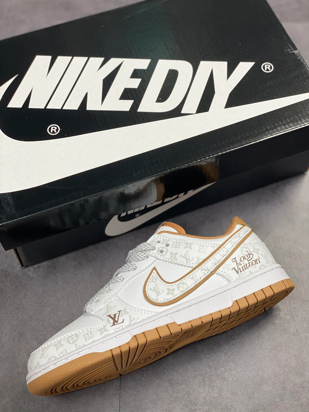 SB Dunk Low LV